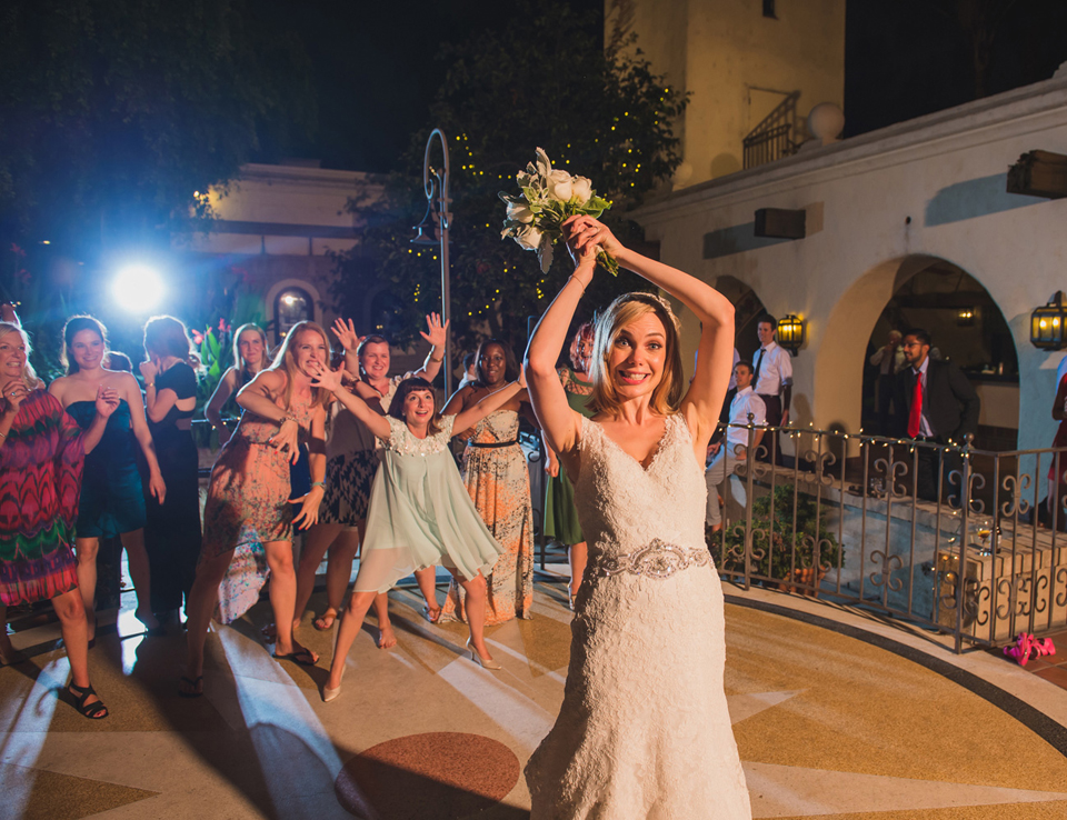 wedding photography - bouquet toss